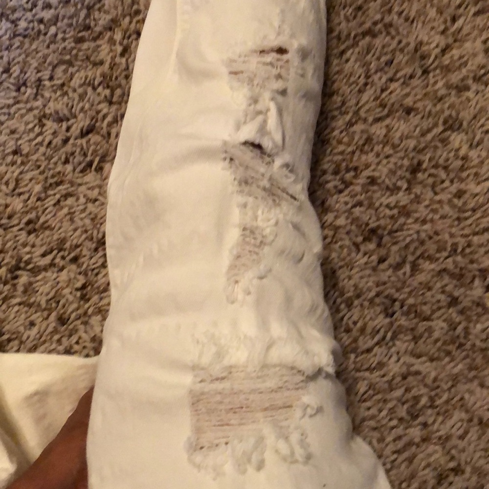 High Rise torn Jean - Picture 3 of 4